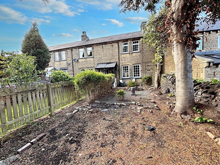 3 Bedroom End Of Terrace House For Sale In Huddersfield Road, Meltham, HD9