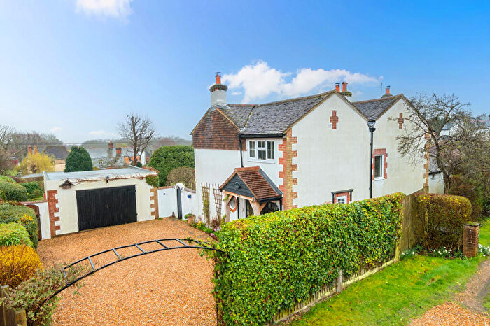 4 Bedroom Detached House For Sale In Fernhill Lane, Farnham, GU9