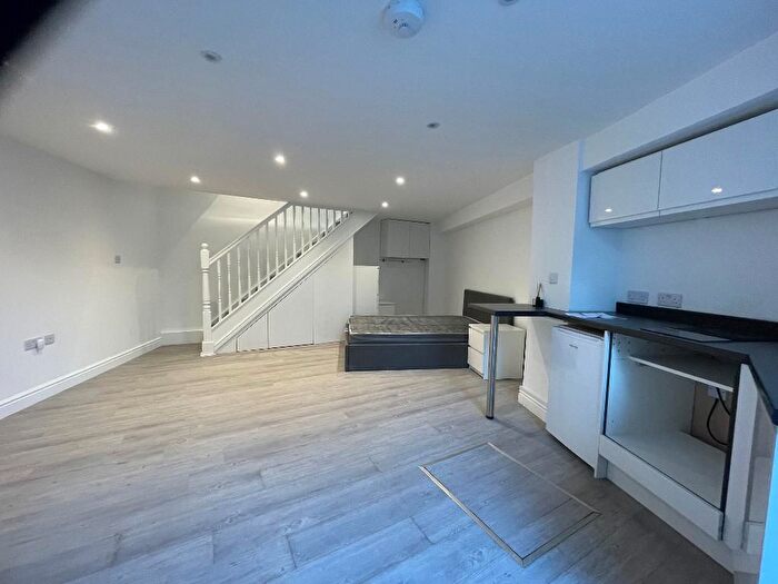 Studio To Rent In Brockley Rise, London, SE23