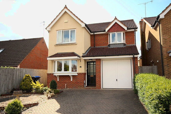 4 Bedroom Detached House To Rent In Knaphill, Woking, GU21
