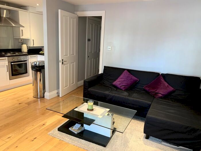 2 Bedroom Flat To Rent In Fulham Road, London, SW10