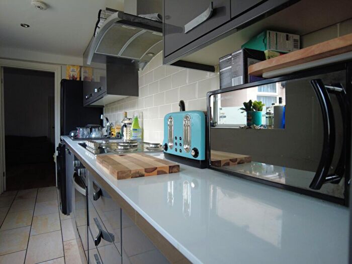 2 Bedroom Terraced House To Rent In Bed +Study Room // Thesiger St // Aug, LN5