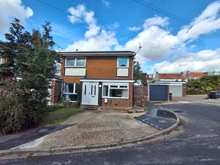 4 Bedroom Property To Rent In Hillside Avenue, Waterlooville, PO7