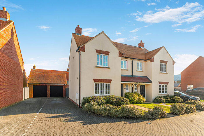 3 Bedroom Semi Detached House For Sale In Wardington Road, Banbury - No Onward Chain, OX16