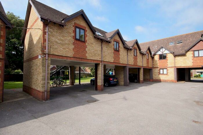 1 Bedroom Flat To Rent In Whyke Court, Chichester, West Sussex, PO19