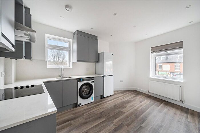 2 Bedroom Apartment To Rent In High Street, Crowthorne, Berkshire, RG45