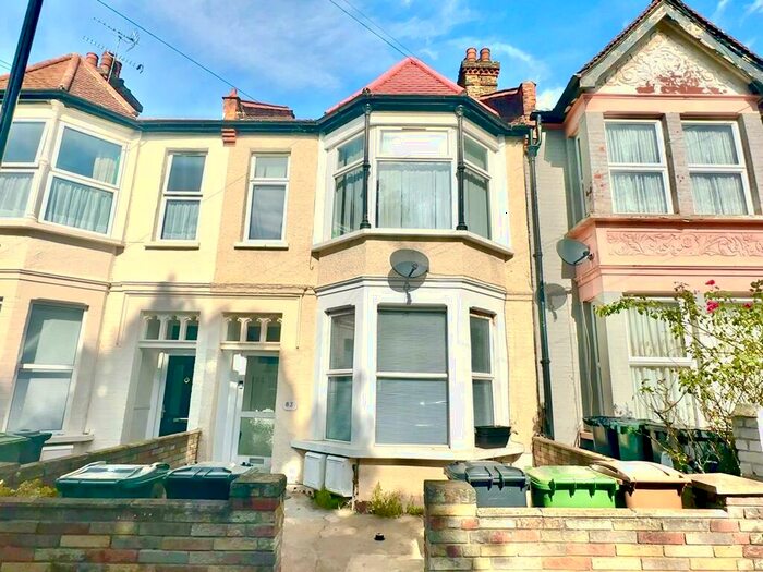 Houses for sale in Abbotts Park Road, London, E10