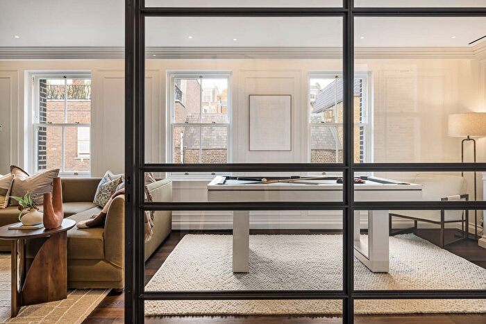 3 Bedroom Flat For Sale In Charles Street, London, W1J