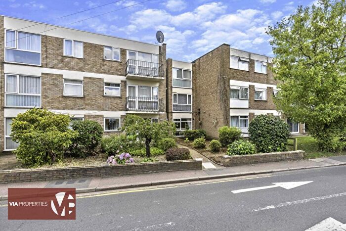 1 Bedroom Flat To Rent In Comroston, Brocket Road, Hoddesdon, EN11