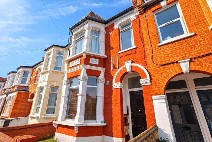 1 Bedroom Apartment To Rent In Abbotsford Avenue, London, N15