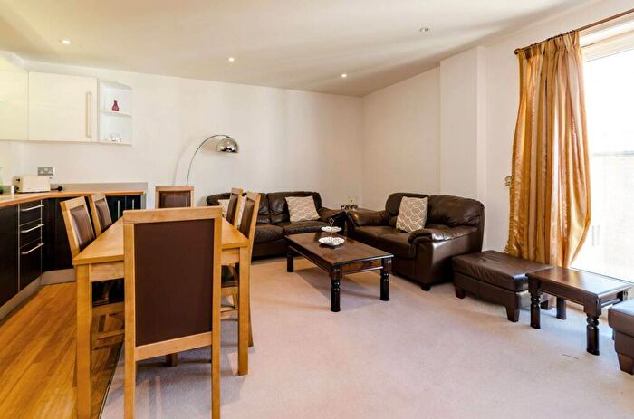 2 Bedroom Flat To Rent In Walnut Tree Close, Guildford, GU1