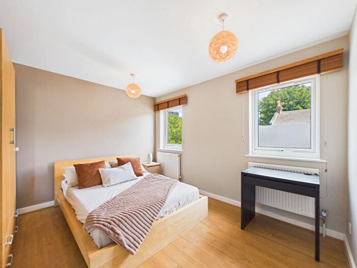 2 Bedroom End Of Terrace House For Sale In Spondon Road, London, N15