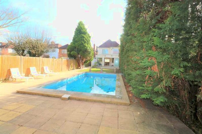 4 Bedroom Detached House To Rent In Penshurst Gardens, Edgware, HA8