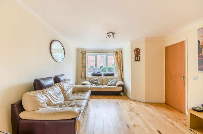 4 Bedroom Terraced House To Rent In Heathfield Drive, Colliers Wood, Mitcham, CR4