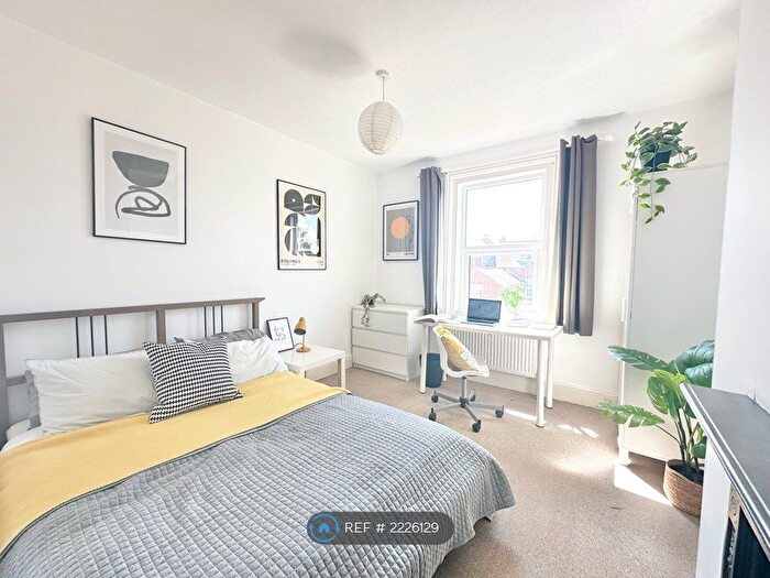 6 Bedroom Terraced House To Rent In Monks Road, Exeter, EX4