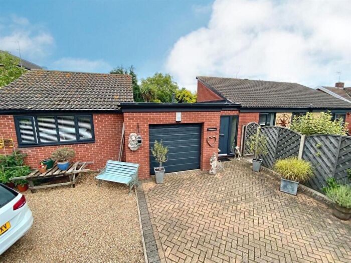 3 Bedroom Detached Bungalow For Sale In Grand Avenue, East Pakefield, Lowestoft, Suffolk, NR33