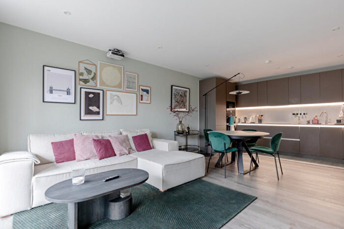 2 Bedroom Apartment To Rent In New North Road, London, ., N1