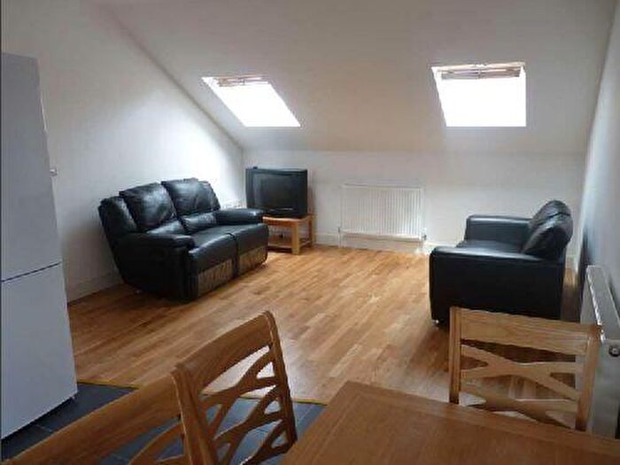 3 Bedroom Flat To Rent In Exeter House, Selly Oak, Birmingham, West Midlands, B29