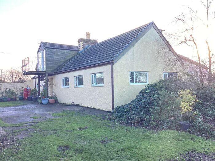 2 Bedroom Cottage For Sale In Penysarn, LL69