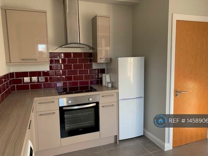 Studio To Rent In High Street, Potters Bar, EN6