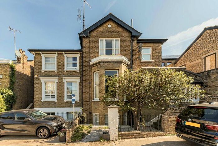 2 Bedroom Flat To Rent In Sydney Road, Richmond, TW9