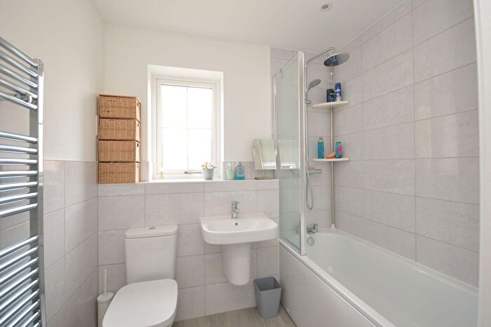 2 Bedroom Flat For Sale In Colonel Drive, Folkestone, CT20