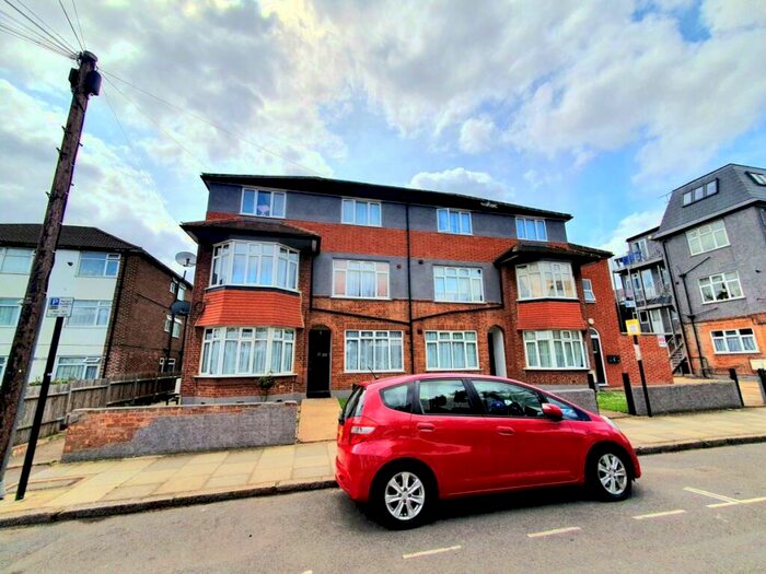 2 Bedroom Maisonette To Rent In Truro Road, Wood Green, N22