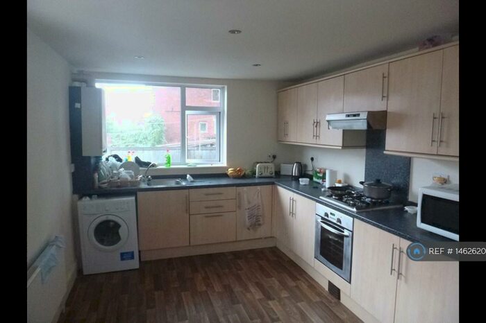 2 Bedroom Flat To Rent In Queens Road, Nottingham, NG9