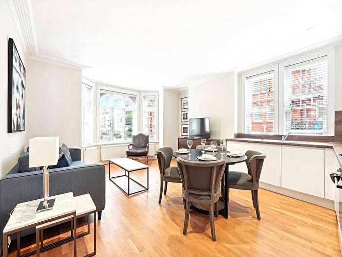 2 Bedroom Flat To Rent In Hamlet Gardens, King Street, W6