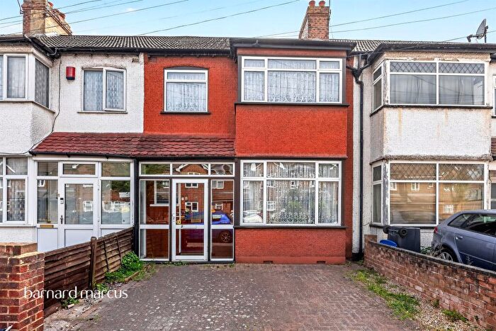 3 Bedroom Terraced House For Sale In Rosecourt Road, Croydon, CR0