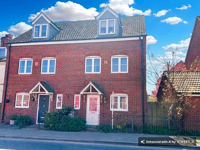 4 Bedroom Semi-Detached House To Rent In Barrowby Road, Grantham, NG31