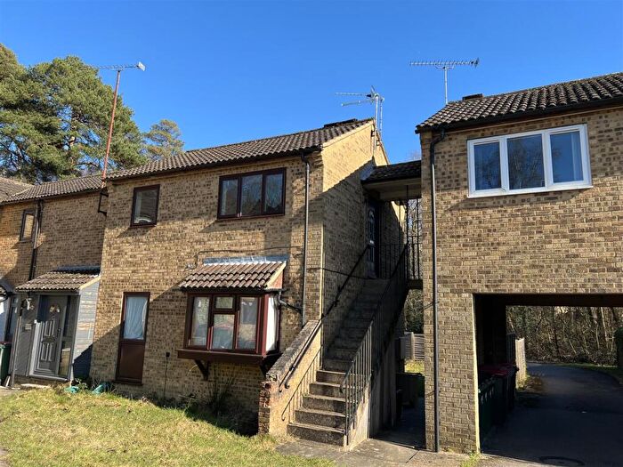 1 Bedroom Flat For Sale In Brooklands Road, Crawley, RH11