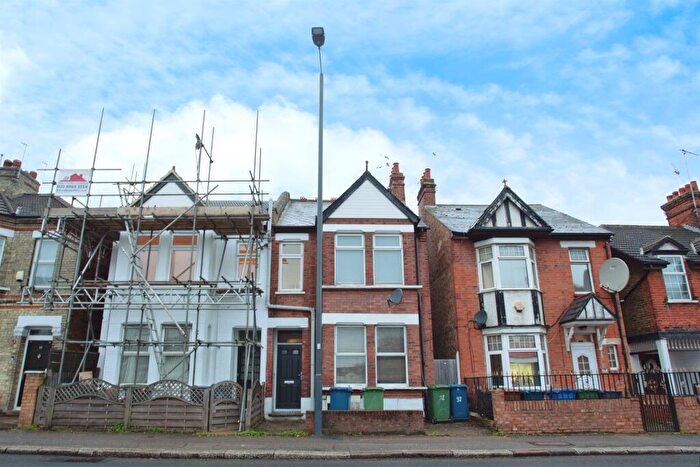 2 Bedroom Flat For Sale In Headstone Road, Harrow, HA1