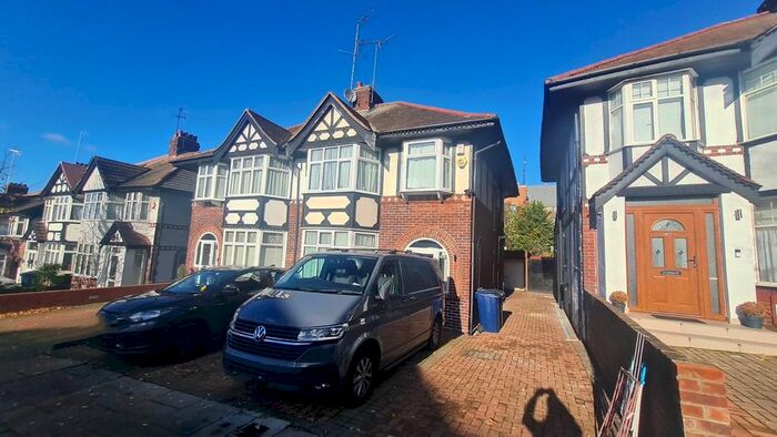 4 Bedroom Semi-Detached House To Rent In Brunswick Road, Ealing, London, W5