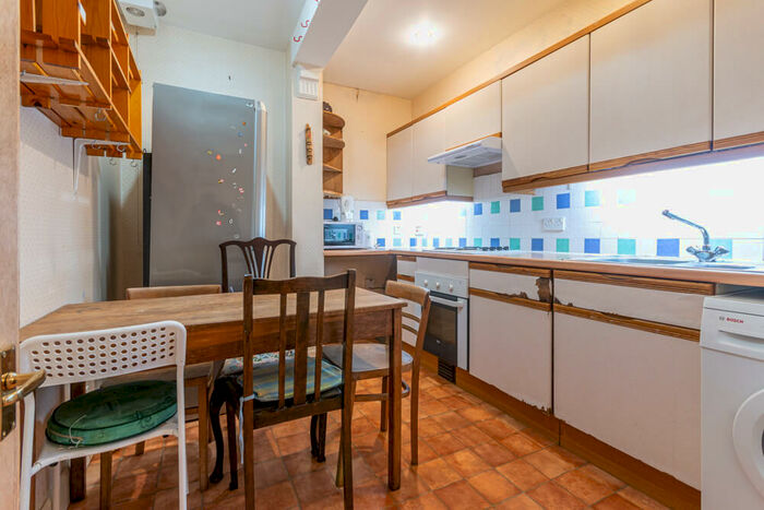 3 Bedroom Flat To Rent In Causewayside Edinburgh United Kingdom, EH9