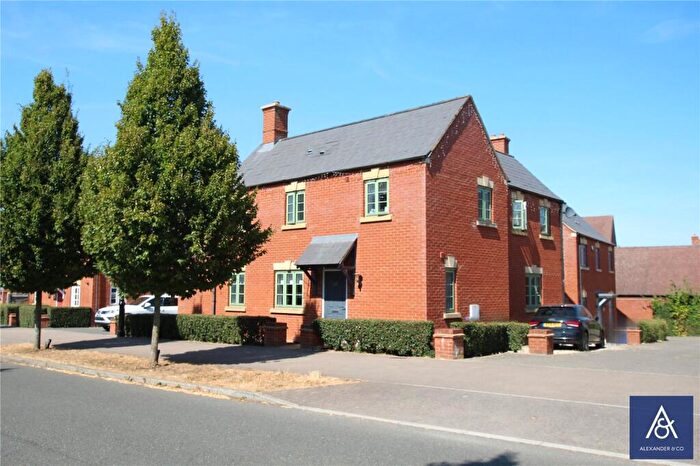 3 Bedroom Detached House For Sale In Poppyfields Way, Brackley, Northamptonshire, NN13