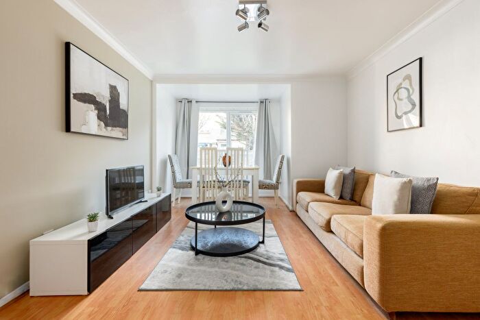 2 Bedroom Flat To Rent In Chaucer Drive, London, SE1