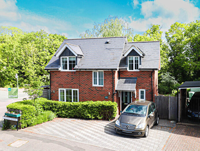 2 Bedroom Detached House To Rent In Langdale Avenue, Harpenden, Hertfordshire, AL5