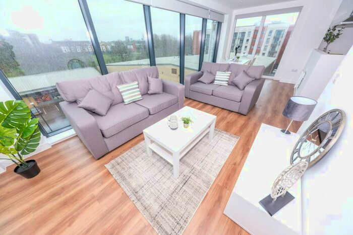 3 Bedroom Flat To Rent In The Gateway, Trafford Road, Salford, M5