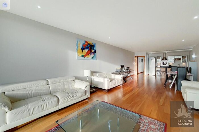 3 Bedroom Apartment To Rent In Queenstown Road, London, SW11
