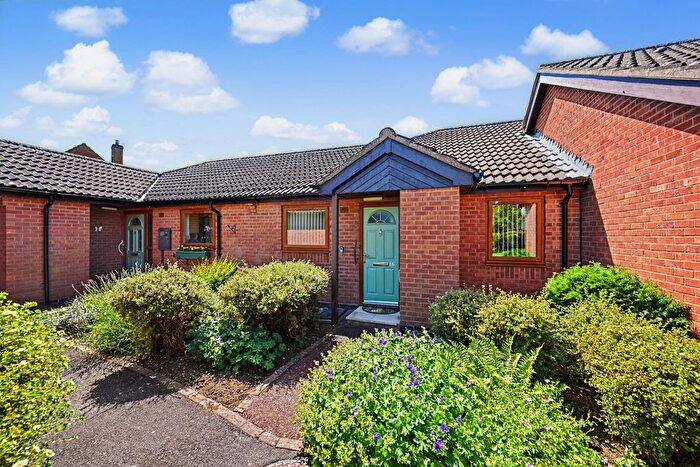 2 Bedroom Terraced Bungalow For Sale In Ferrieres Close, Dunchurch, Rugby, CV22