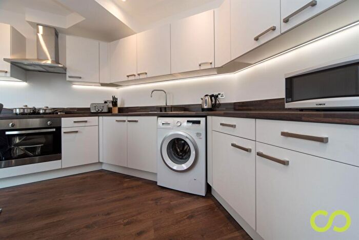 1 Bedroom Flat To Rent In Park Crescent, Park Street, Luton, LU1