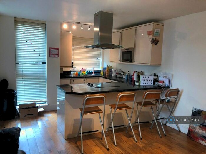 2 Bedroom Flat To Rent In Meridian Court, London, SE15