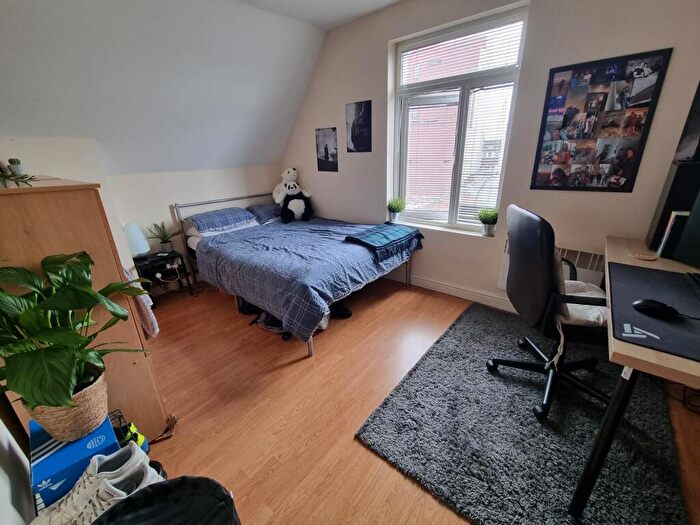 2 Bedroom Flat To Rent In Richmond Road, Roath, Cardiff, CF24