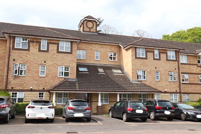 2 Bedroom Flat To Rent In Barons Court, LU2