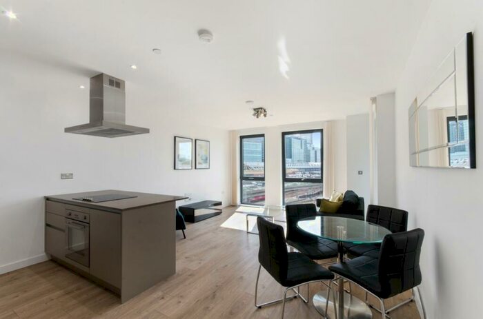 1 Bedroom Flat To Rent In Delancey Apartments, Williamsburg Plaza, Canary Wharf, London, E14