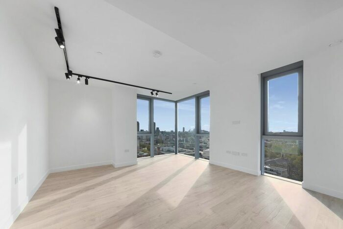 2 Bedroom Flat To Rent In Valencia Tower, City Road, EC1V