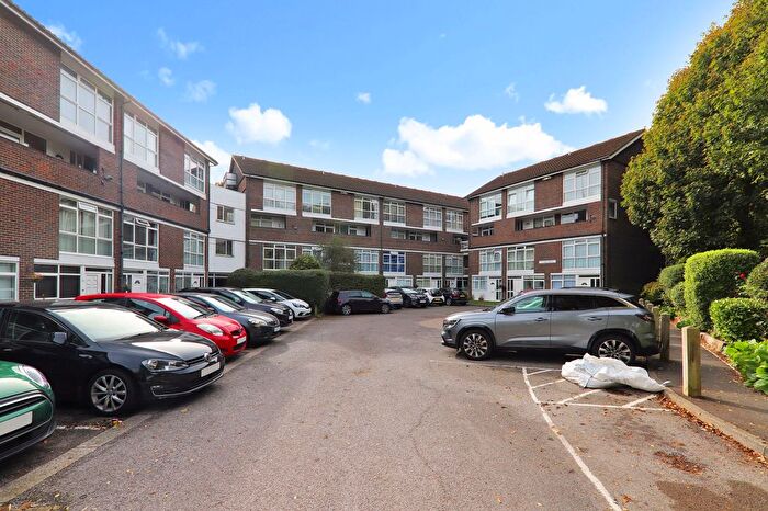 2 Bedroom Maisonette For Sale In Goral Mead, Rickmansworth, WD3