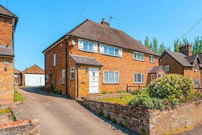 3 Bedroom Semi-Detached House For Sale In Thorney Mill Road, Iver, SL0