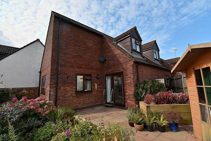 3 Bedroom Link Detached House For Sale In Longmeadow, Broadclyst, Exeter, EX5